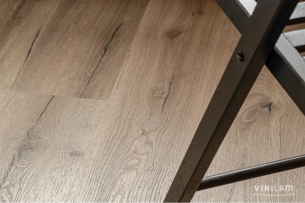 Клеевая кварцвиниловая плитка VINILAM Glue Дуб Дамп (Rich) 8838 Glue